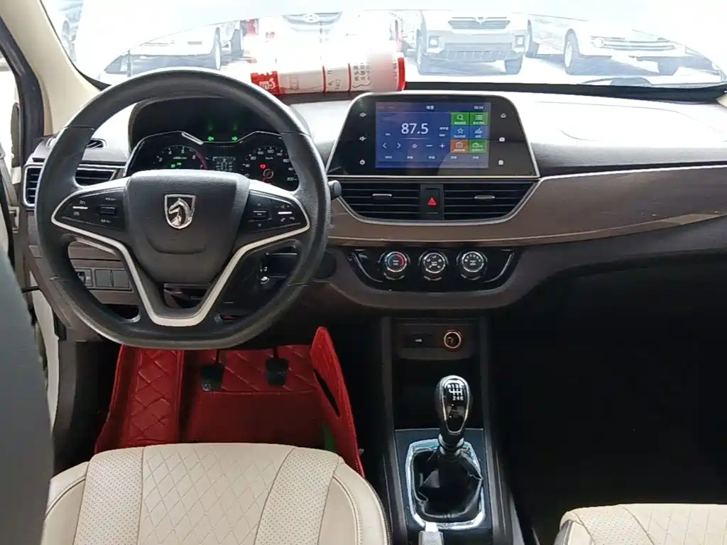 Baojun 310W — миниатюра 10