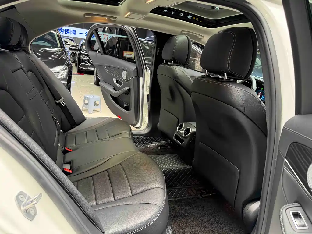 Mercedes-Benz C-Class — миниатюра 17