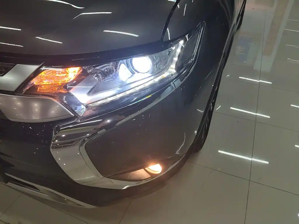 Mitsubishi Outlander — миниатюра 24