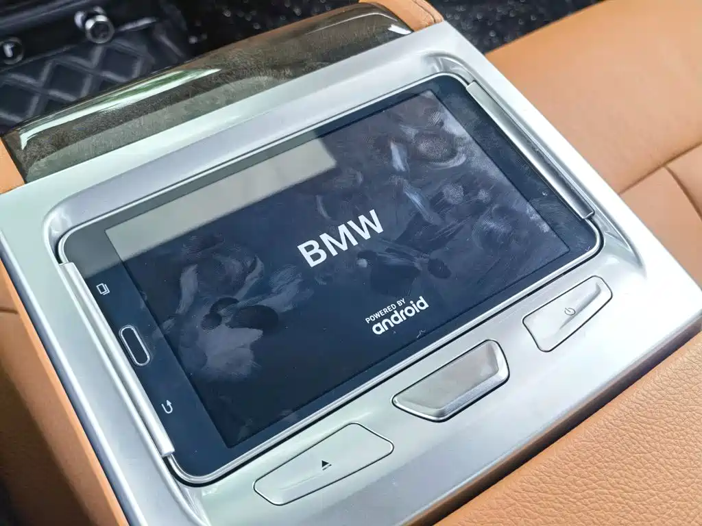 BMW 5 Series — миниатюра 45