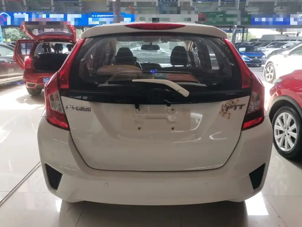 Honda Fit — миниатюра 6