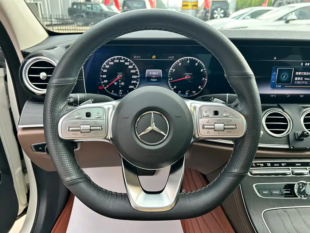 Mercedes-Benz E-Class — миниатюра 7