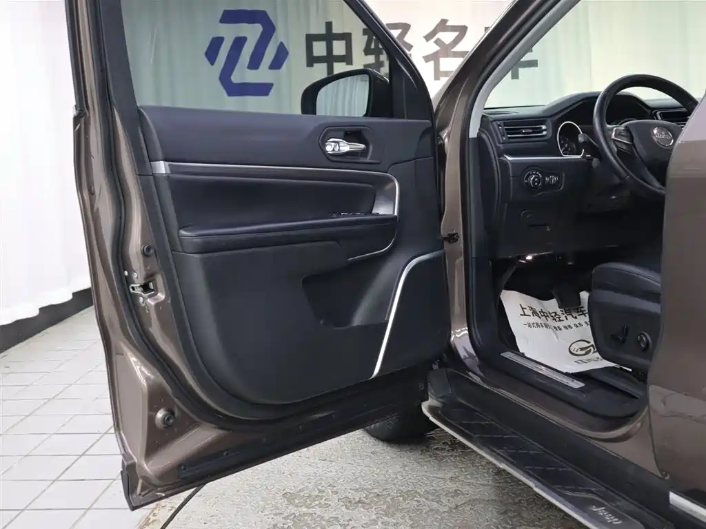 JEEP GRAND COMMANDER