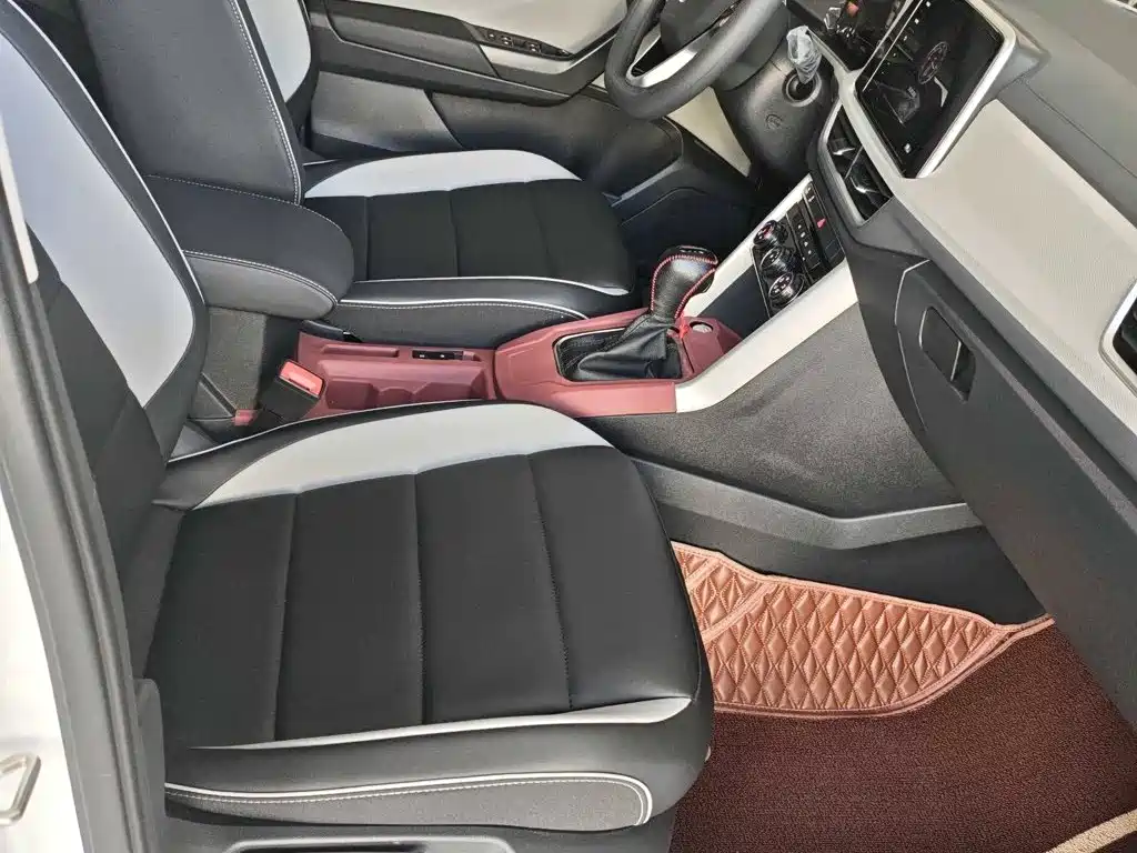 Volkswagen T-Roc — миниатюра 8