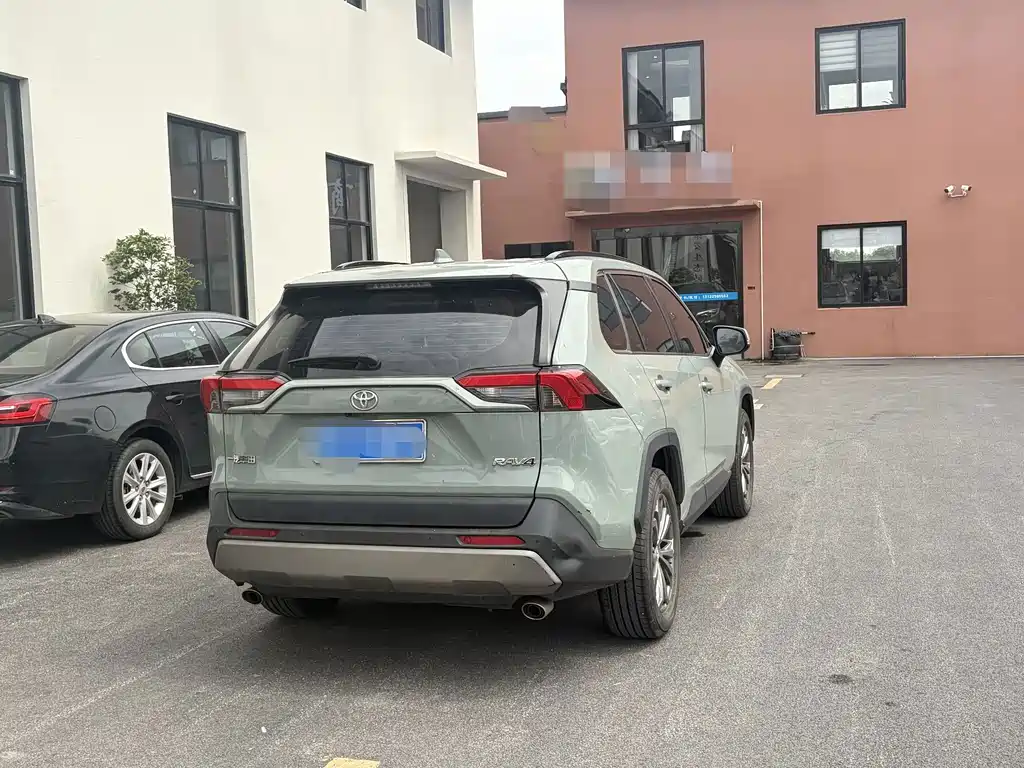 Toyota RAV4 — миниатюра 9
