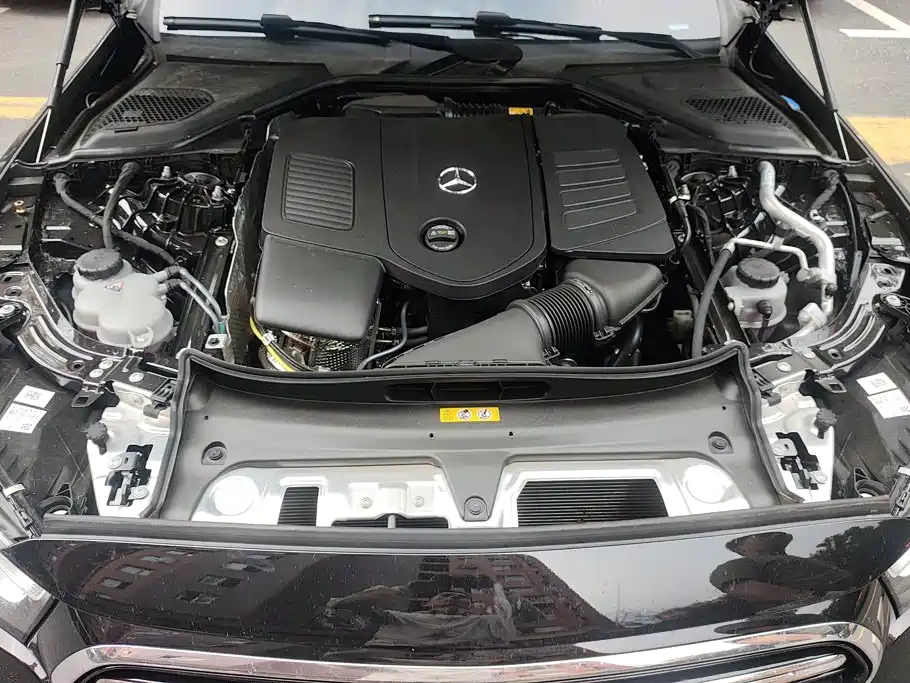 Mercedes-Benz E-Class — миниатюра 10