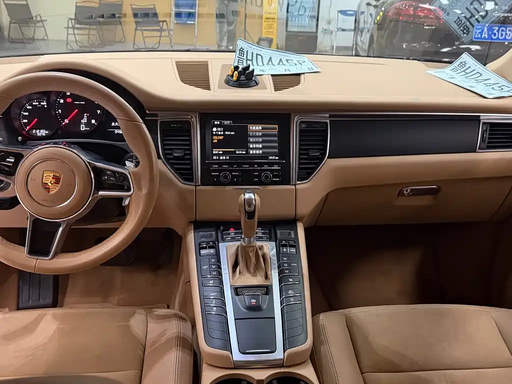 Porsche Macan — миниатюра 8