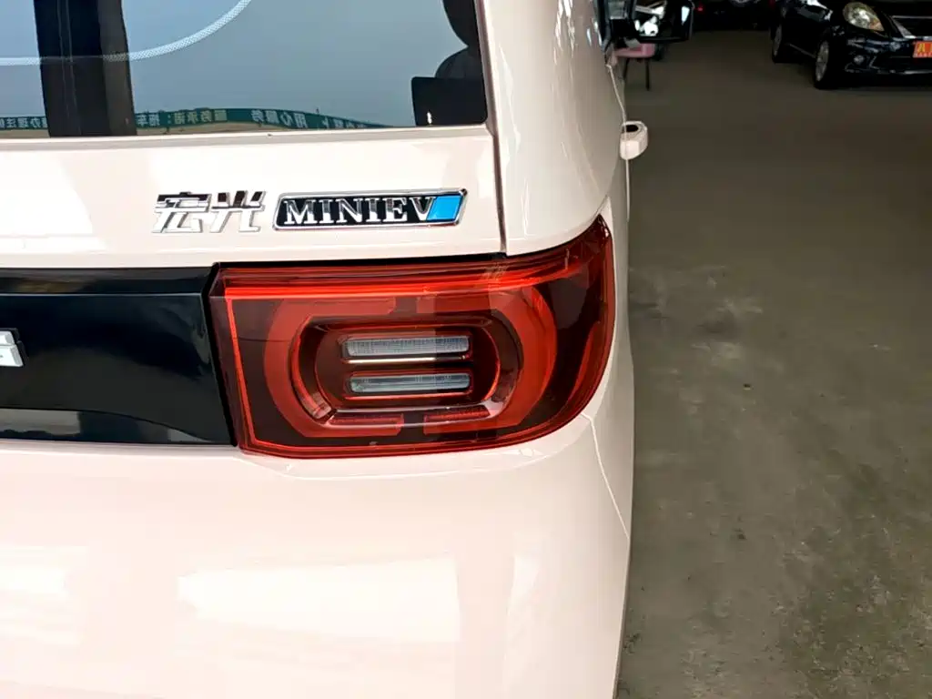 Wuling MINIEV — миниатюра 8