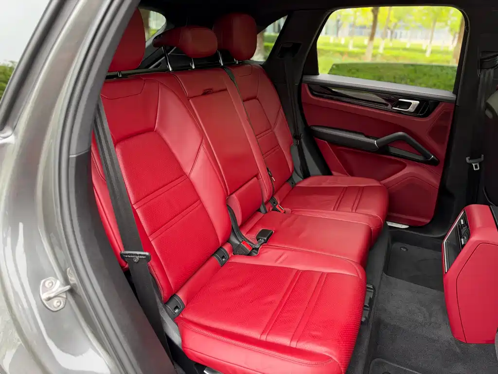 Porsche Cayenne — миниатюра 6
