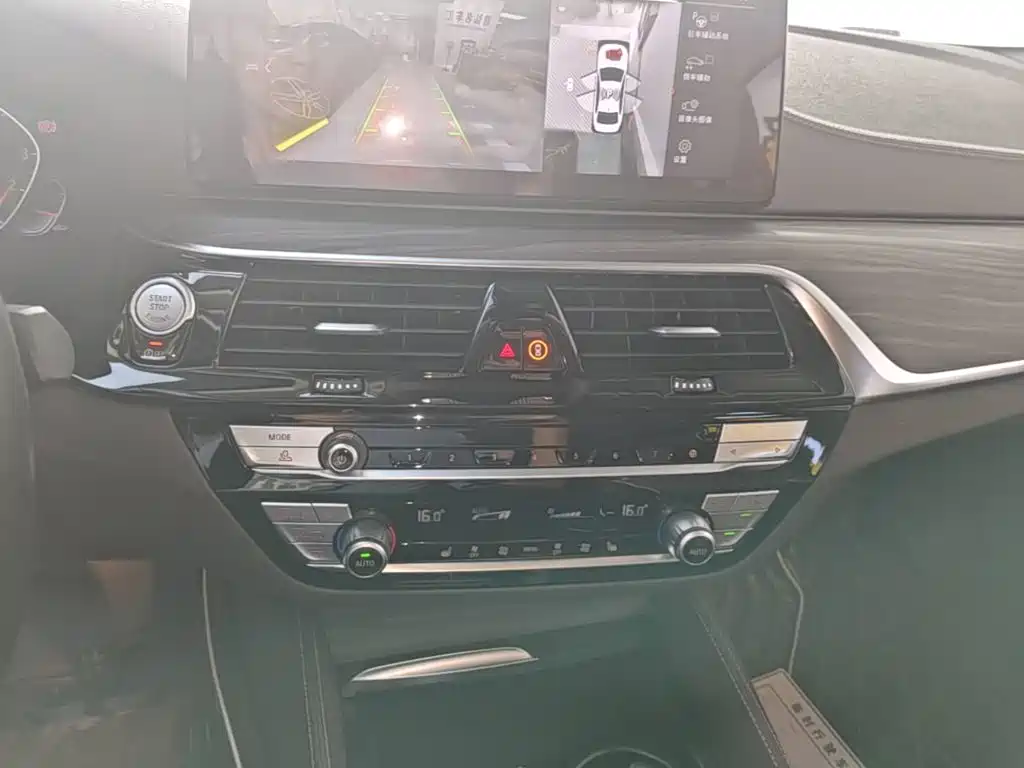 BMW 5 Series — миниатюра 13