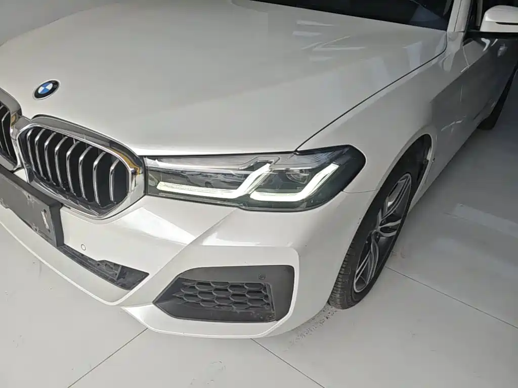 BMW 5 Series — миниатюра 24
