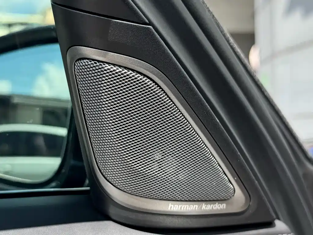 BMW 7 Series — миниатюра 9