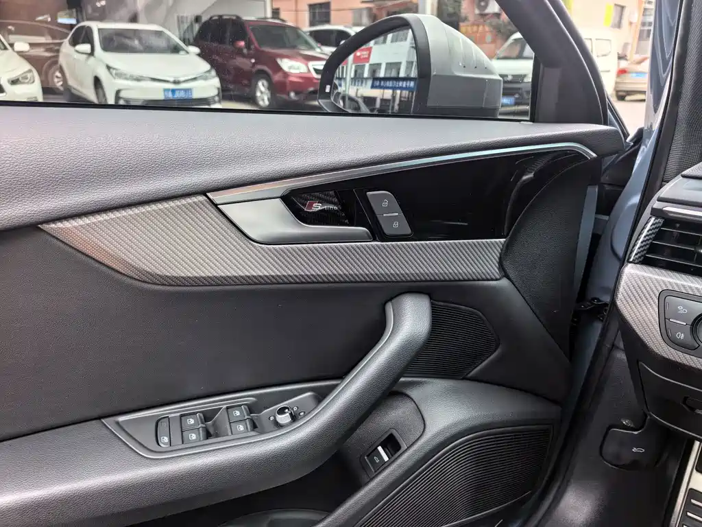 Audi A4L — миниатюра 7