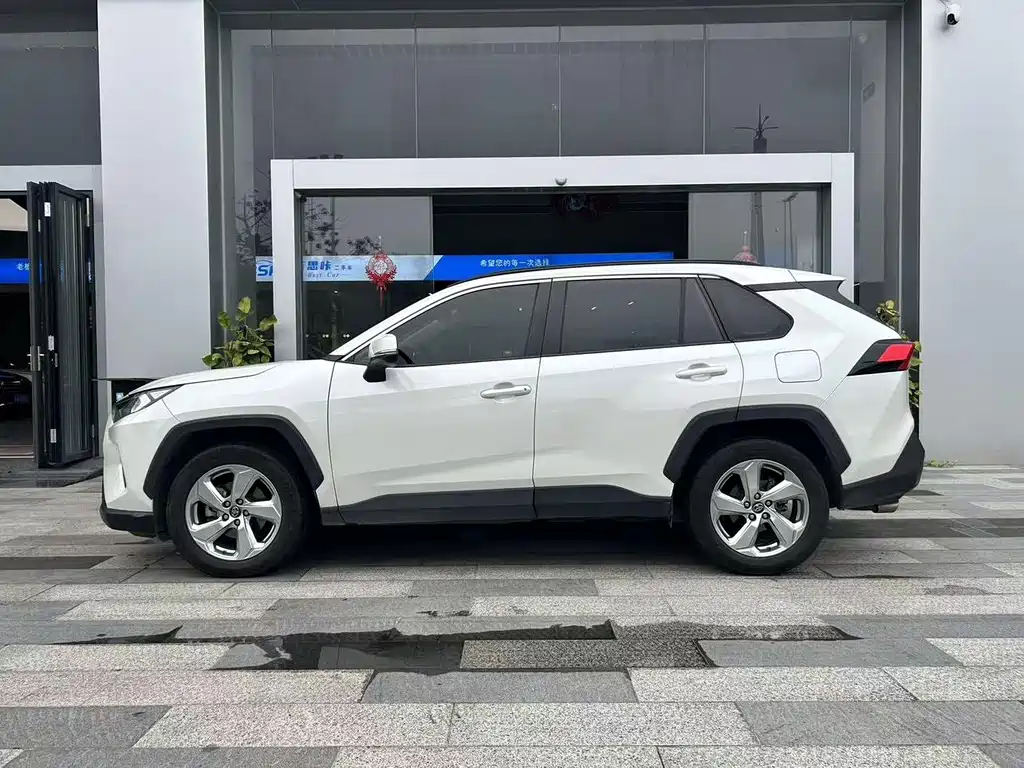 Toyota RAV4 — миниатюра 3