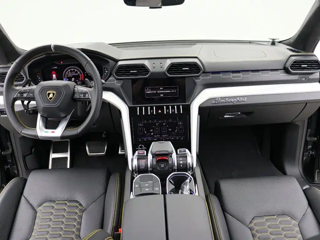 Lamborghini Urus — миниатюра 16
