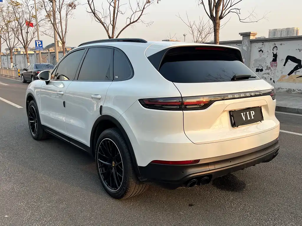 Porsche Cayenne — миниатюра 17