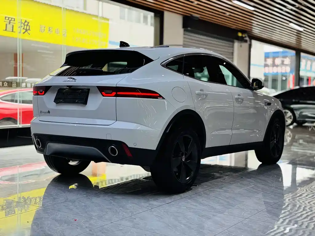 Jaguar E-PACE — миниатюра 17