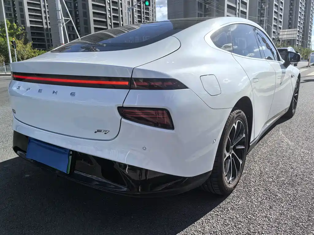 XPeng P7 — миниатюра 10