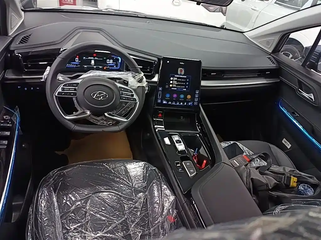 Hyundai Custo 2024 270TGDi LUX Luxury