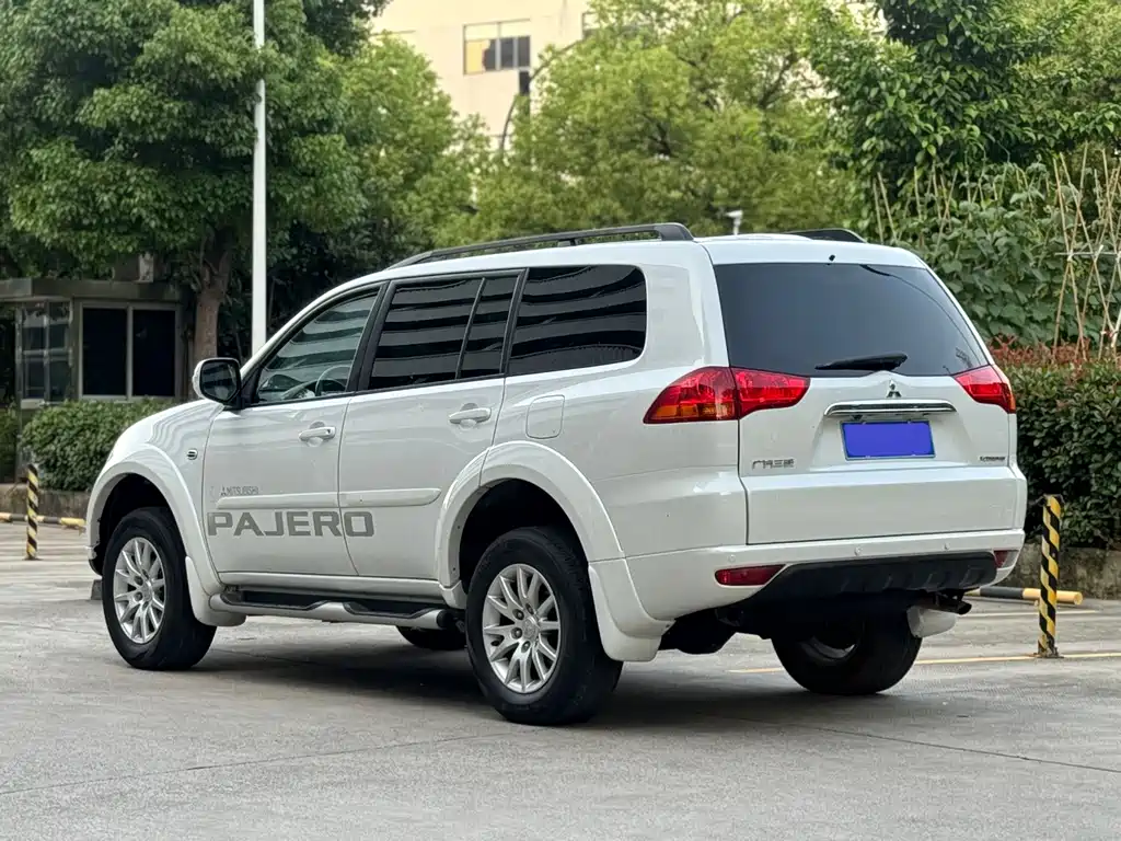 Mitsubishi Pajero Sport — миниатюра 15