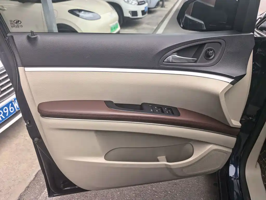 Buick GL8 — миниатюра 3