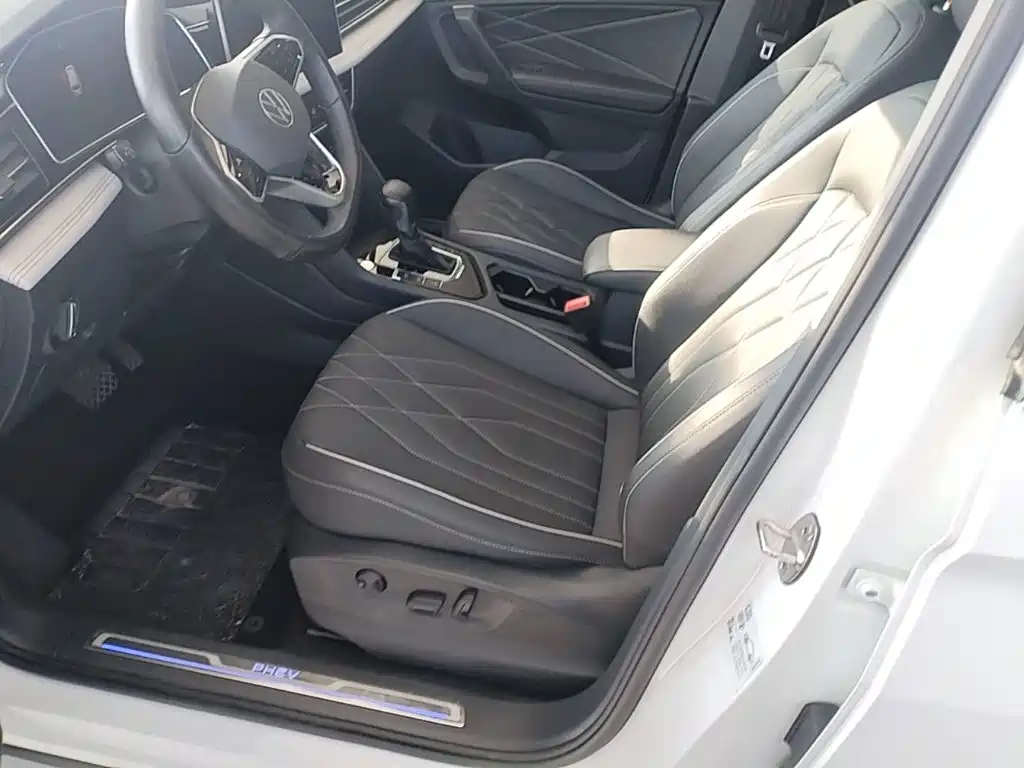 Volkswagen Tiguan L PHEV — миниатюра 15