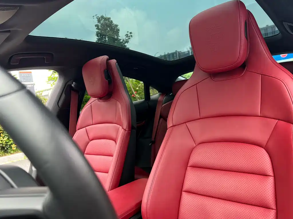Porsche Taycan — миниатюра 9