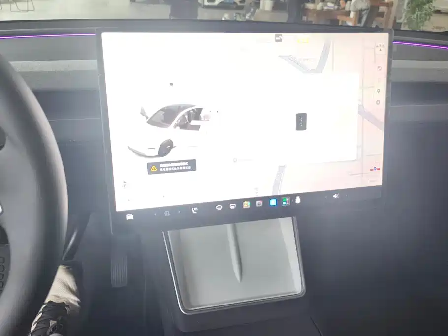 Tesla Model Y — миниатюра 13