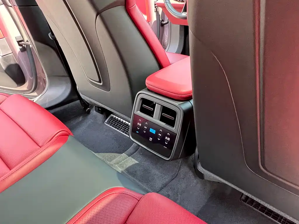 Porsche Taycan — миниатюра 9