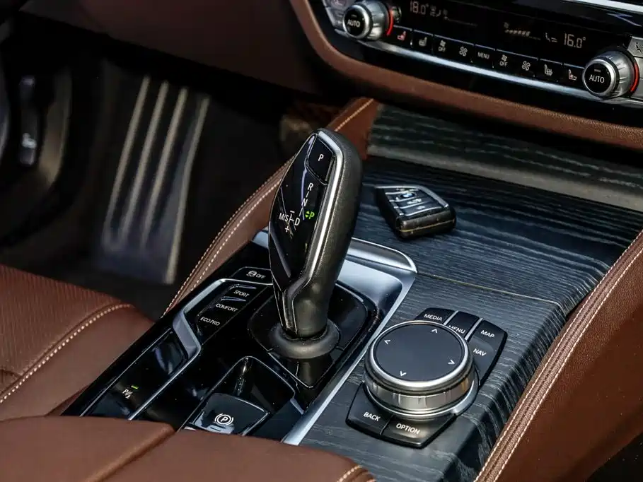 BMW 5 Series — миниатюра 29