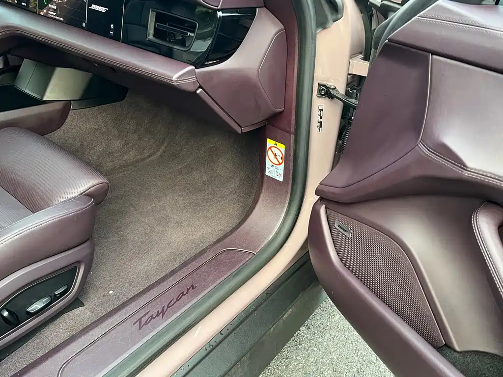 Porsche Taycan — миниатюра 5