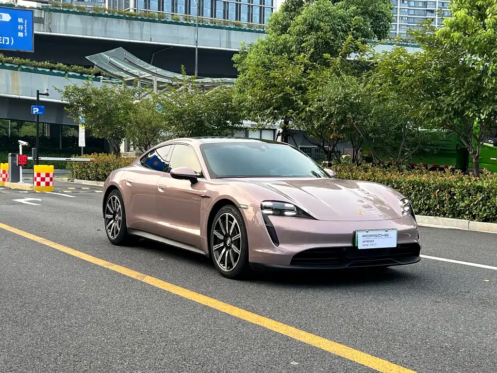 Porsche Taycan — миниатюра 3