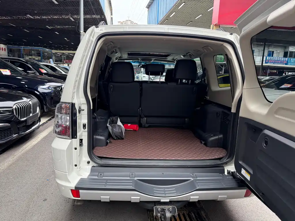 Mitsubishi Pajero (Import) — миниатюра 29