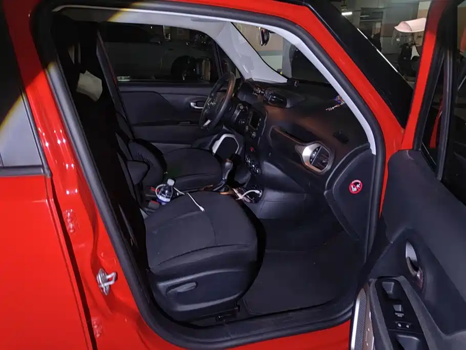 Jeep Renegade — миниатюра 8