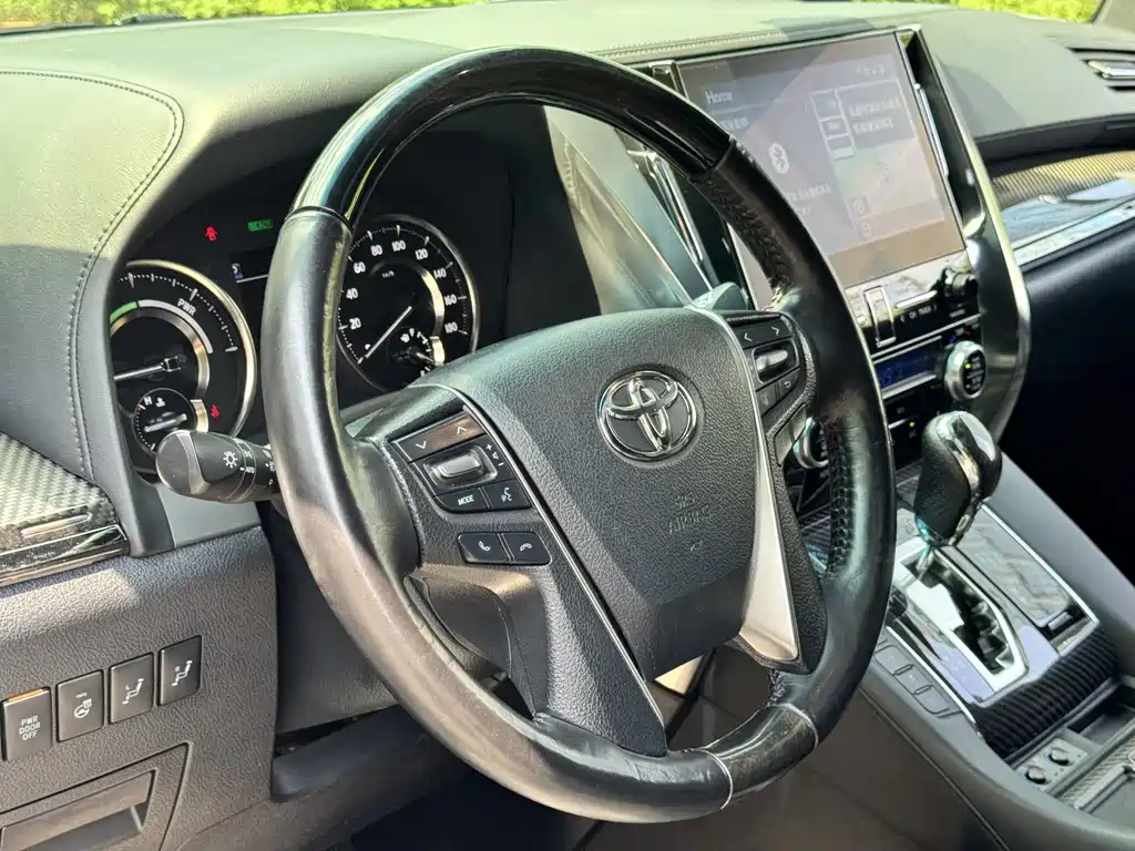 Toyota Vellfire — миниатюра 5