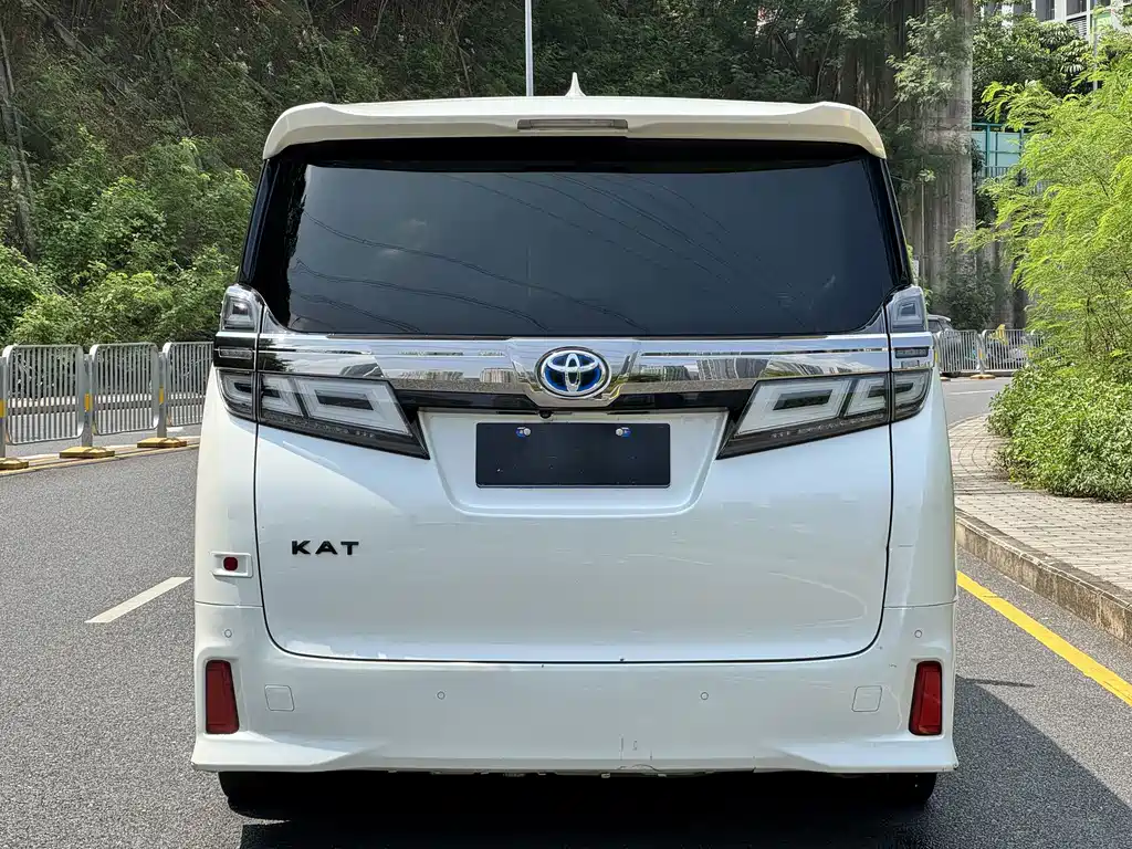 Toyota Vellfire — миниатюра 13