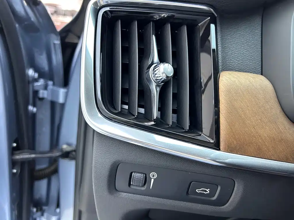 Volvo S90 — миниатюра 15