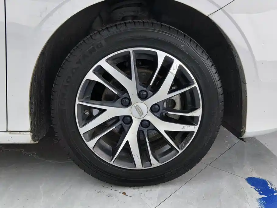 Geely Emgrand — миниатюра 6