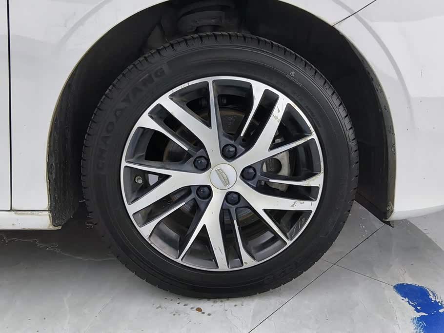 Geely Emgrand 1.5 л 2023 г. Белый, пробег 43300 км