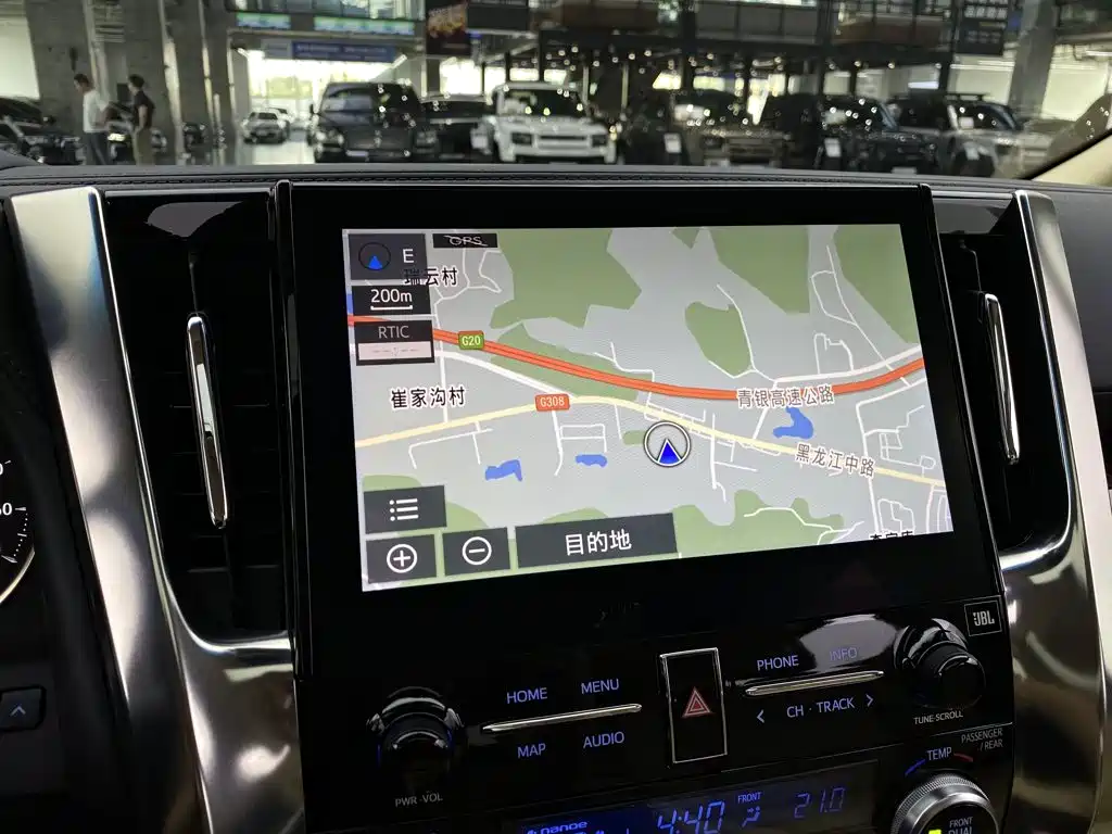 Toyota Alphard — миниатюра 38
