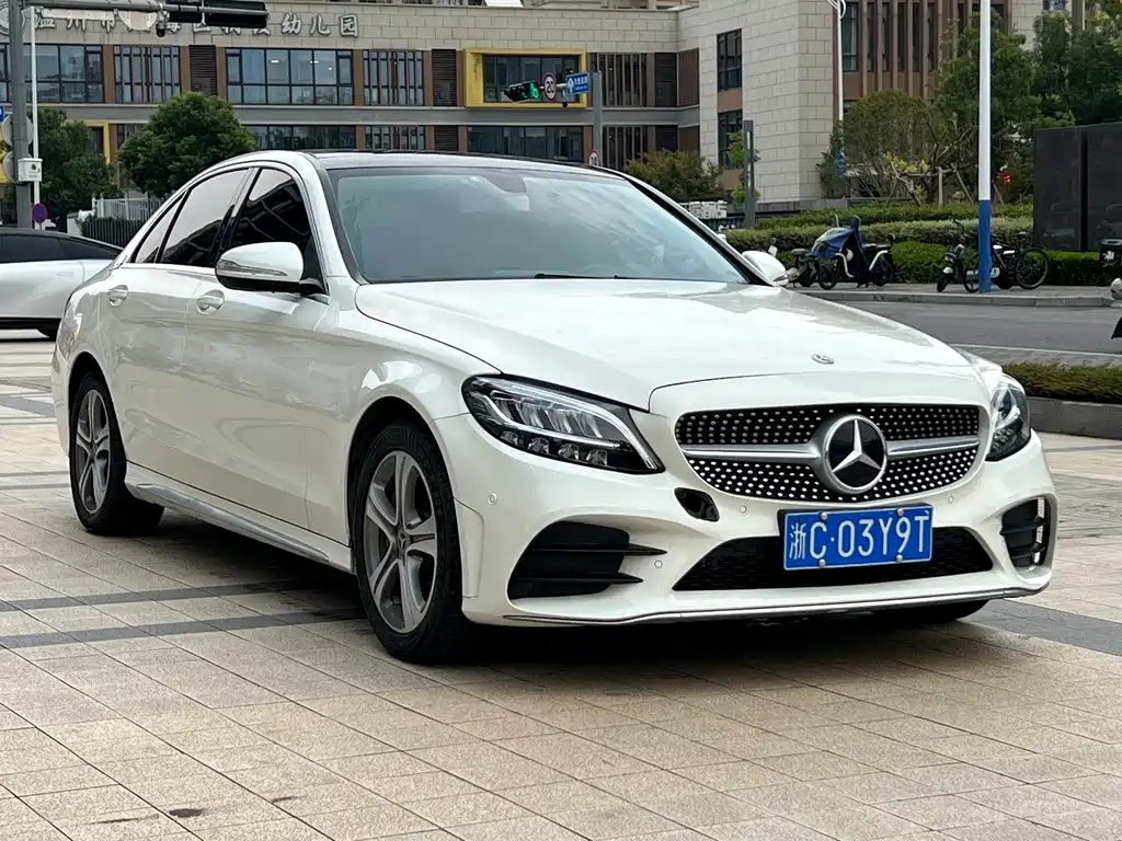 Mercedes-Benz C-Class — миниатюра 2