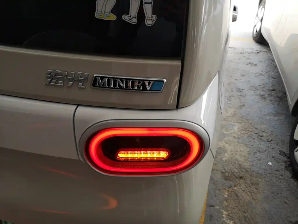 Wuling MINIEV — миниатюра 8