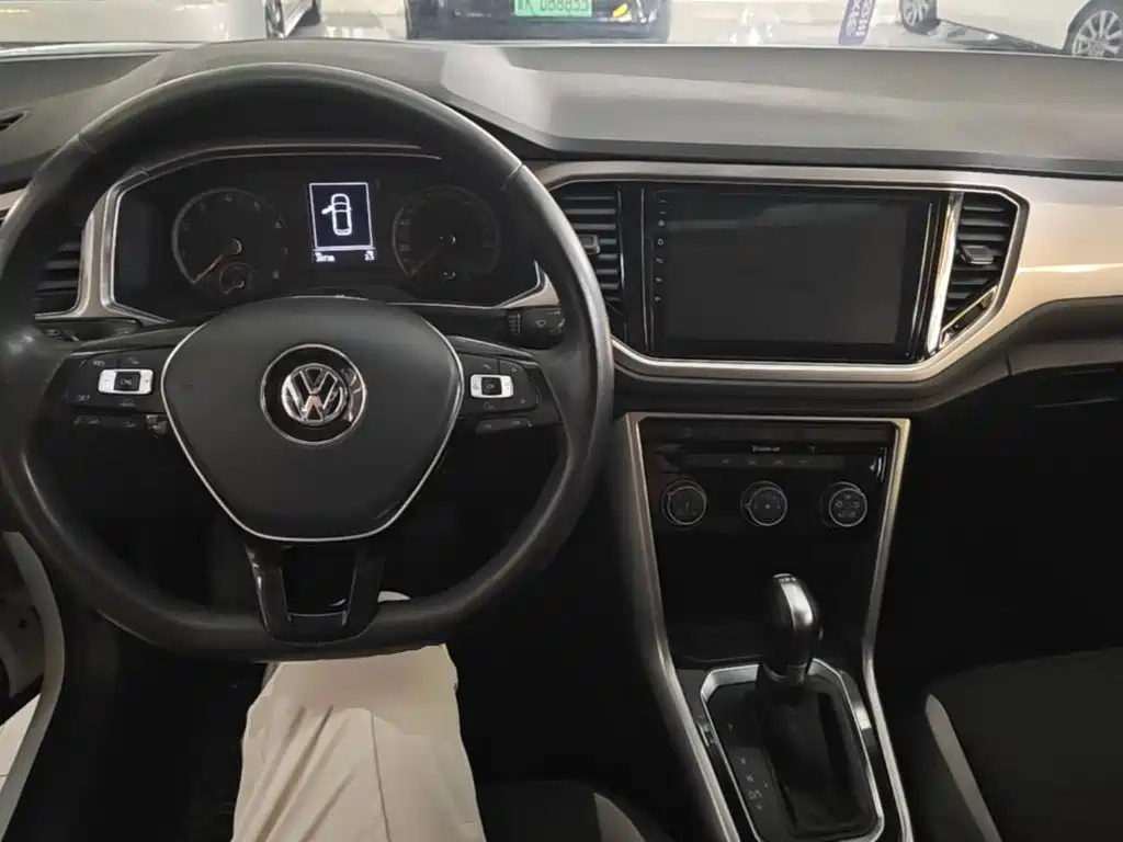 Volkswagen T-Roc — миниатюра 10