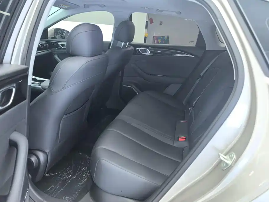 Geely Emgrand — миниатюра 11