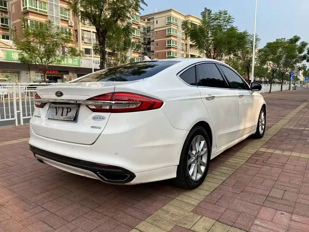 Ford Mondeo — миниатюра 7