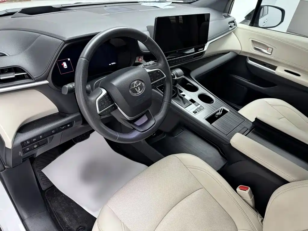 Toyota Granvia — миниатюра 15