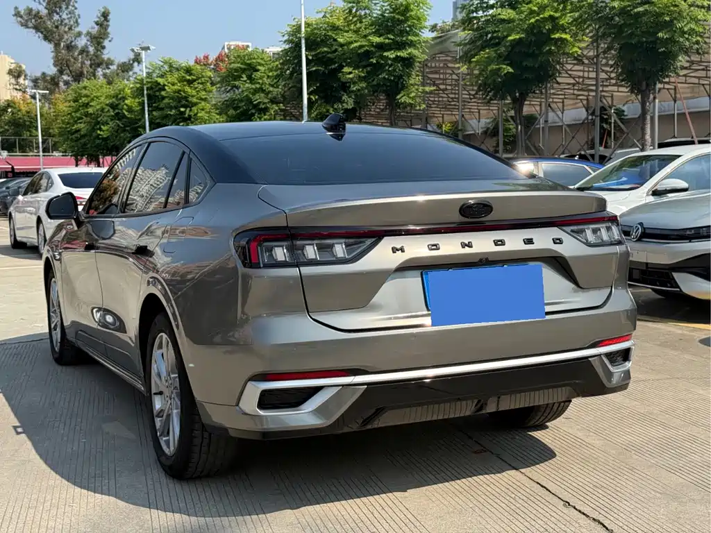 Ford Mondeo — миниатюра 7