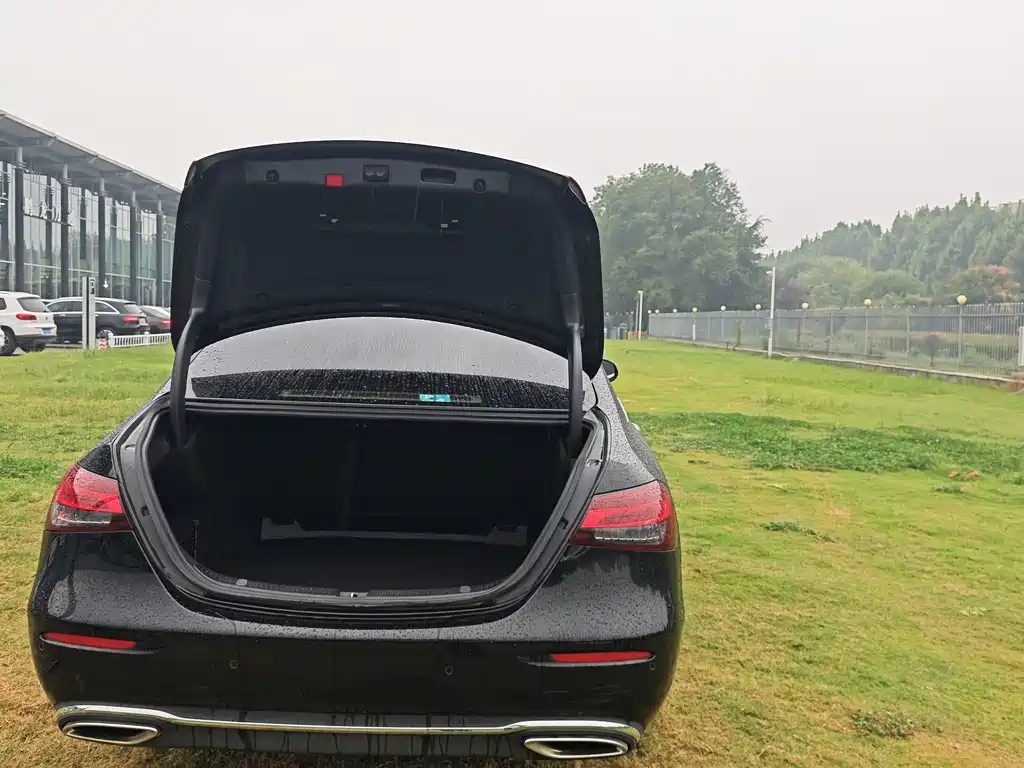 Mercedes-Benz E-Class — миниатюра 26