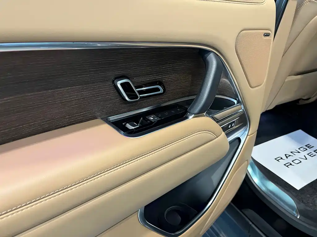 Land Rover Range Rover — миниатюра 12