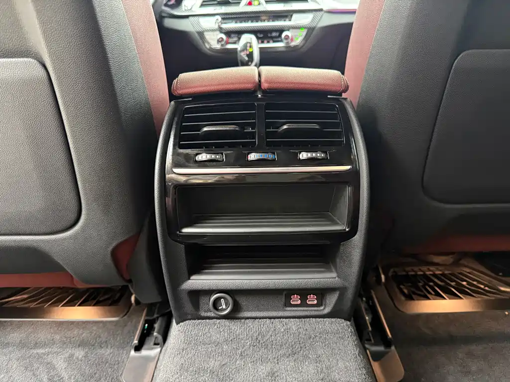 BMW 5 Series — миниатюра 17